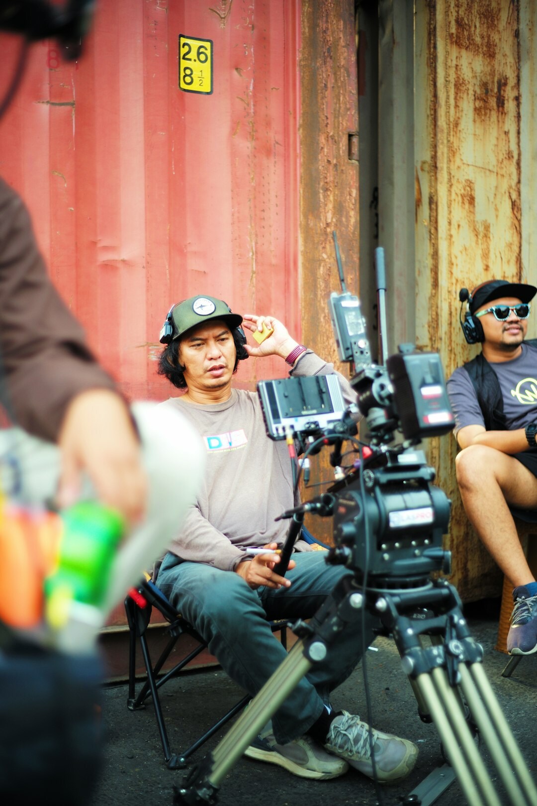 sitcom cast on set